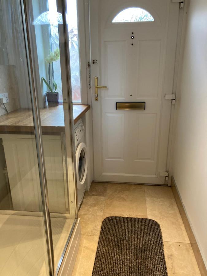 Double Bed Self Contained Annexe 14B Is To The Right Of The Main House Leilighet Salisbury Eksteriør bilde